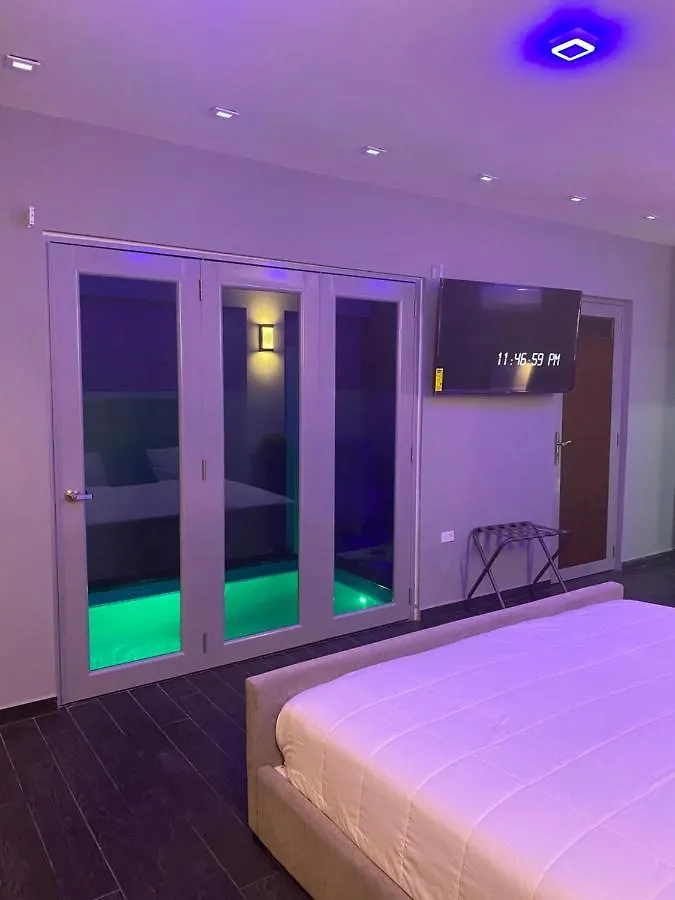 Modern Pool Suite @ Pasavento In 아과디야 아파트